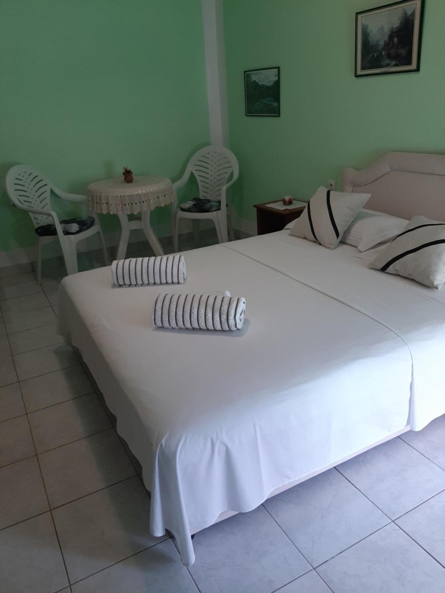 Guest House Aldin Ulcinj Buitenkant foto