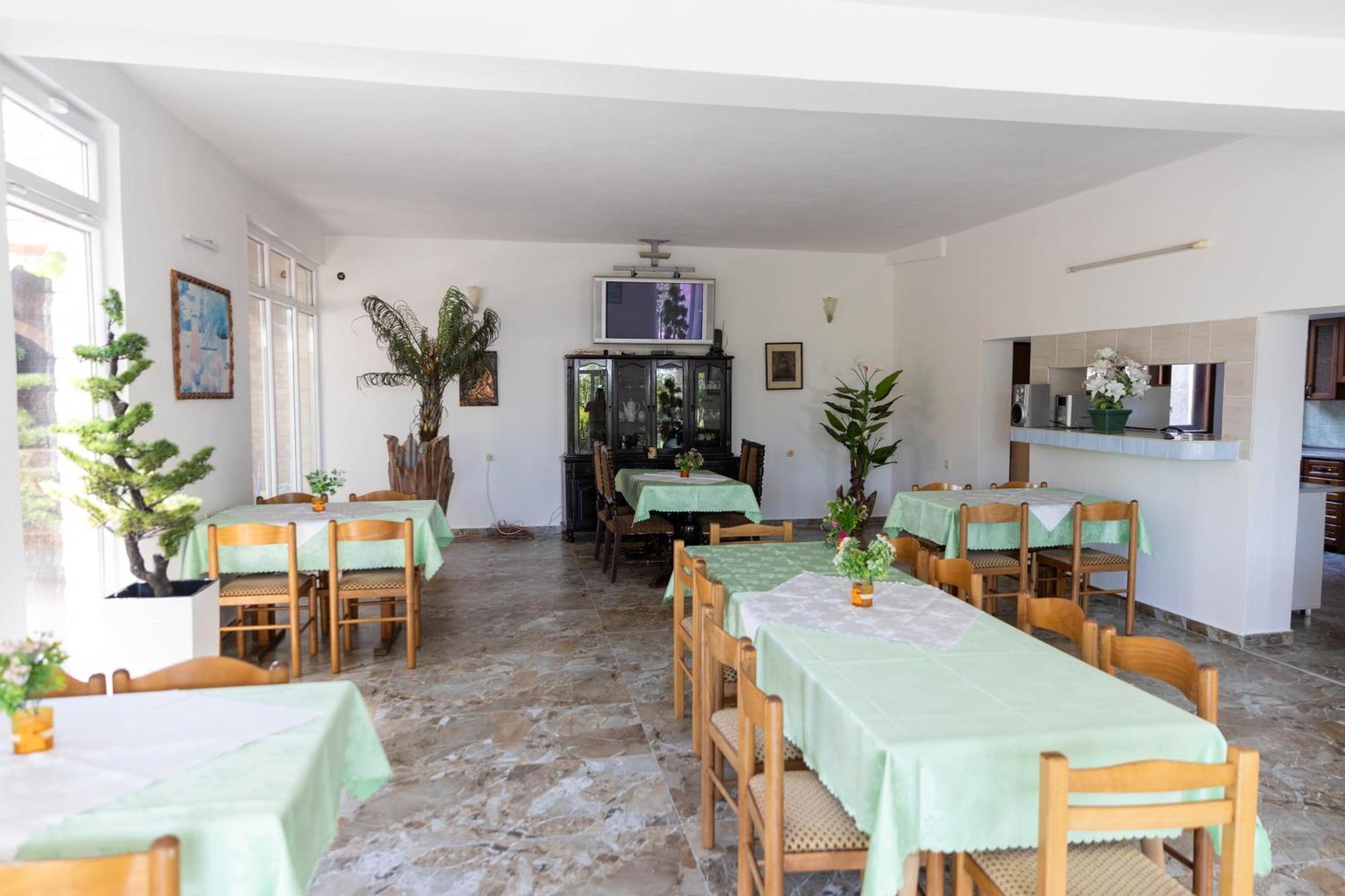 Guest House Aldin Ulcinj Buitenkant foto