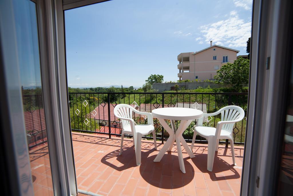 Guest House Aldin Ulcinj Buitenkant foto
