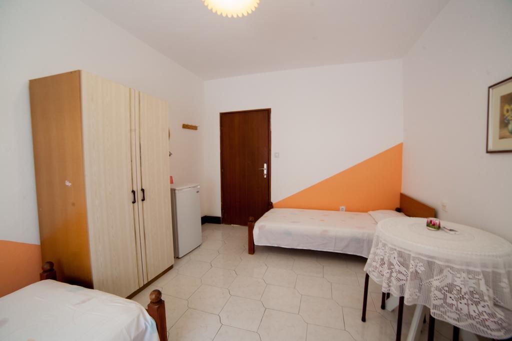 Guest House Aldin Ulcinj Buitenkant foto