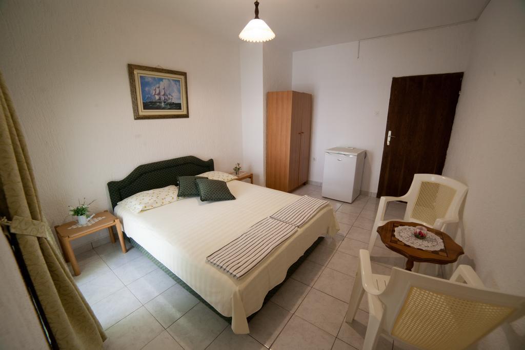 Guest House Aldin Ulcinj Buitenkant foto
