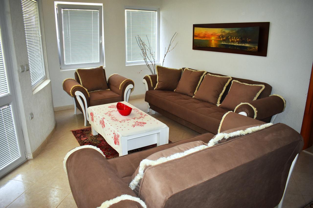 Guest House Aldin Ulcinj Buitenkant foto